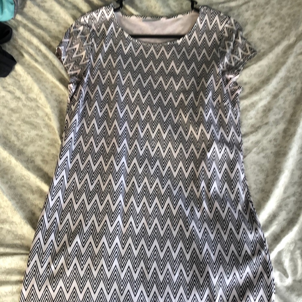 Black/white dress